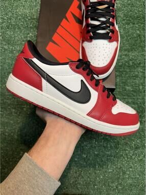 Jordan Retro 1 Low Chicago Size 9